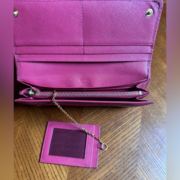 Prada Saffiano Long Women Wallet - Picture 6 of 9